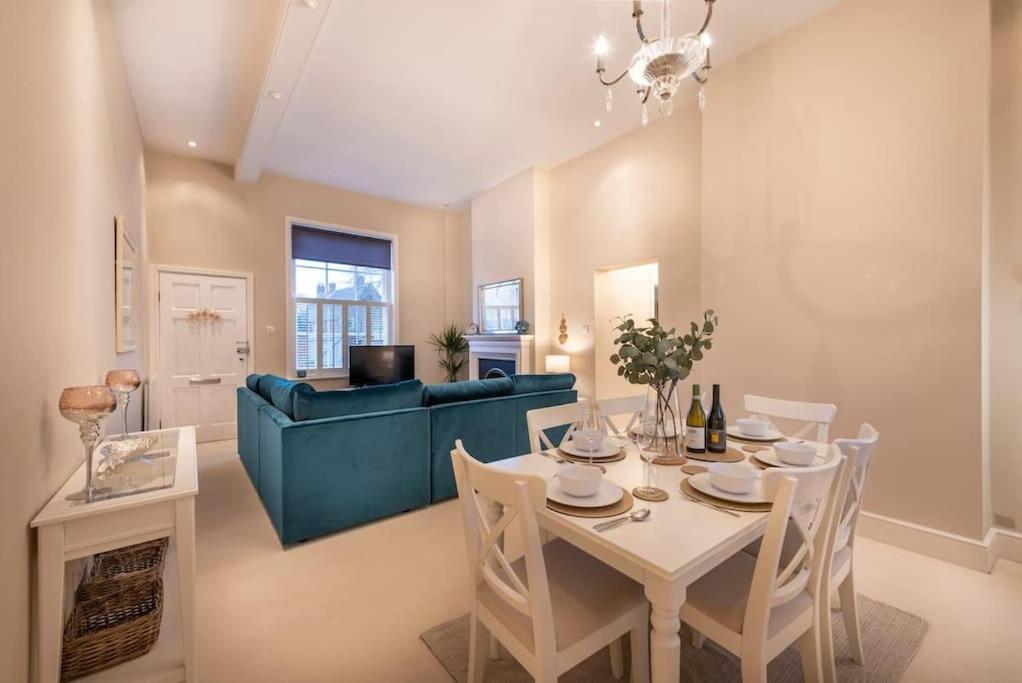 Choristers Mews: Luxury Cottage A Stones Throw From The Cathedral! ลินคอล์น ภายนอก รูปภาพ